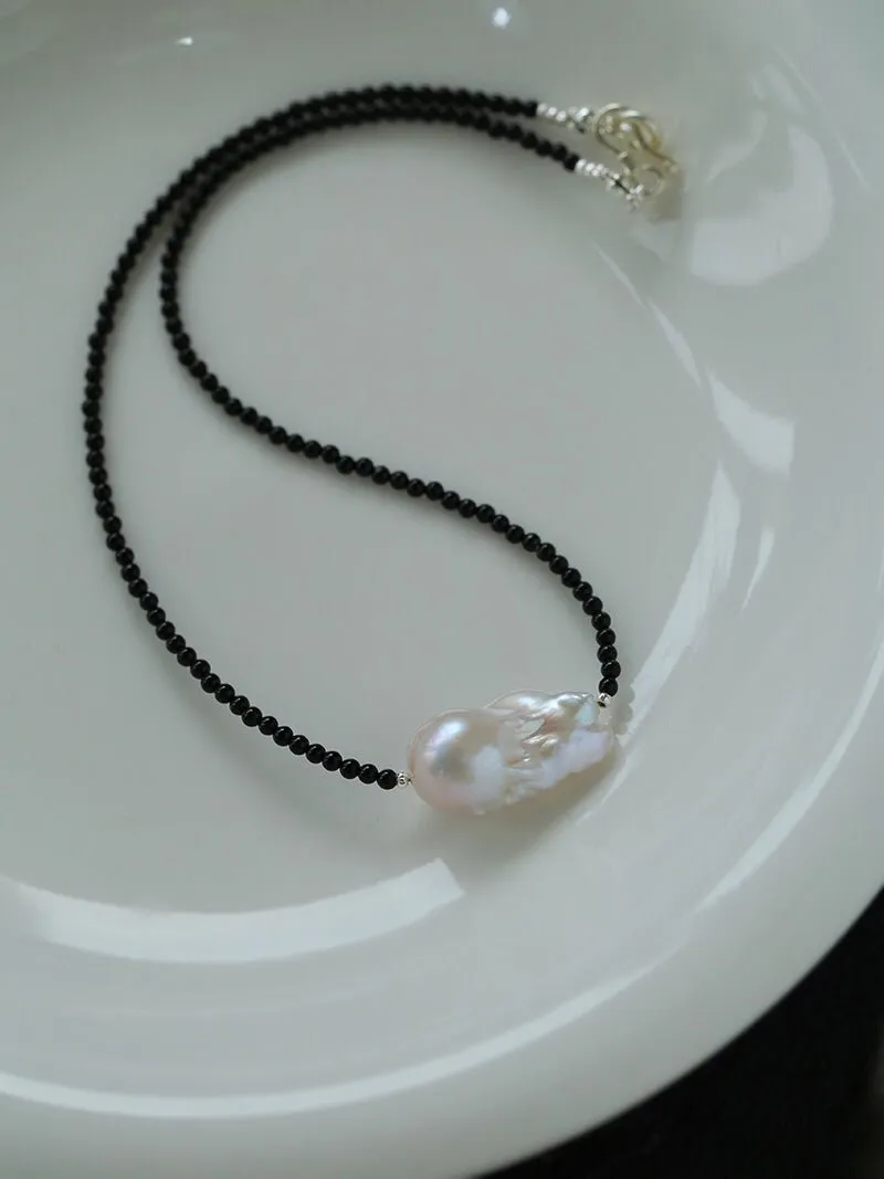 Minimalist Modern Baroque Pearl Black Agate Beaded Necklace