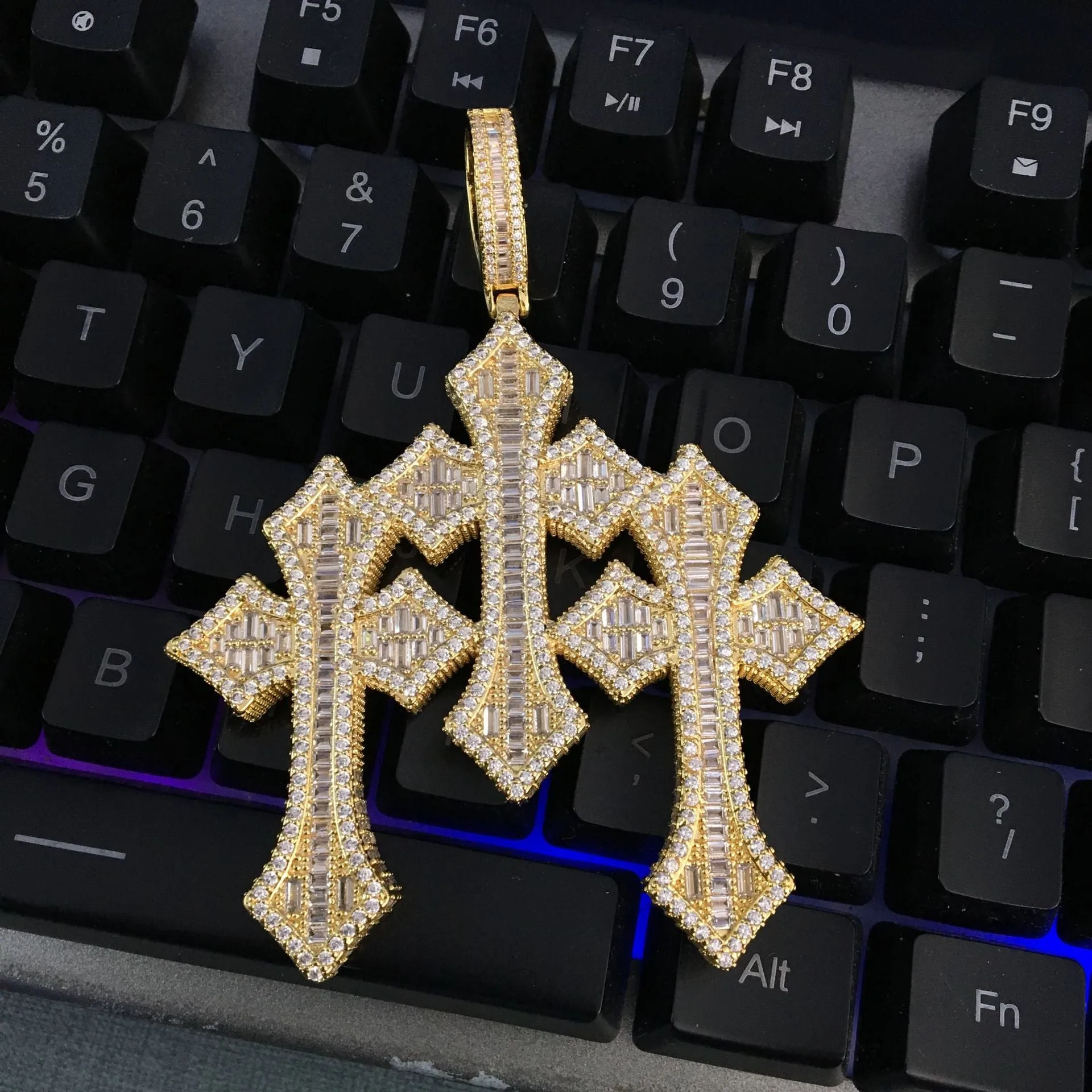 Retro Cross Pendant Fashionable Copper Inlaid Zirconia Necklace