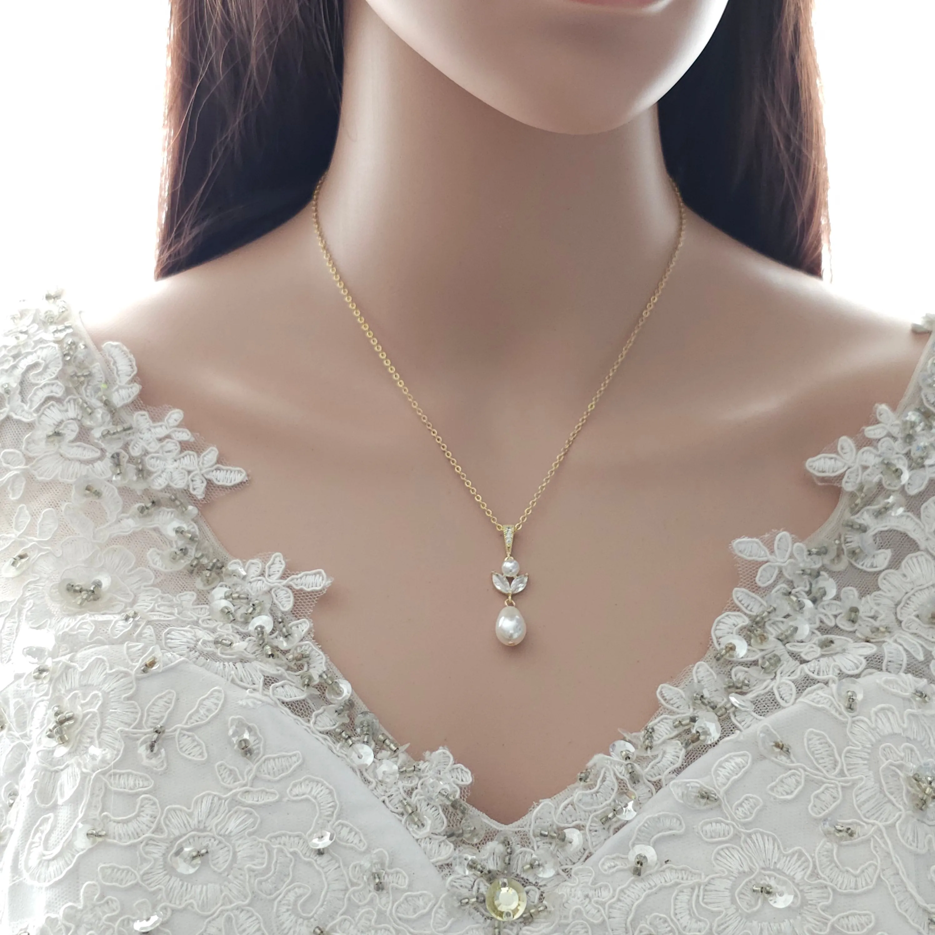 Simple Wedding Pearl Pendant Necklace with Backdrop in Gold-Leila