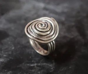 Swirl Silver Ring - Round Artistic Ring - Spiral Statement Band